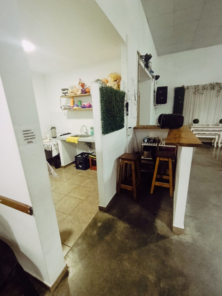 Oportunidad comercial en esquina - Salon de eventos + peluqueria