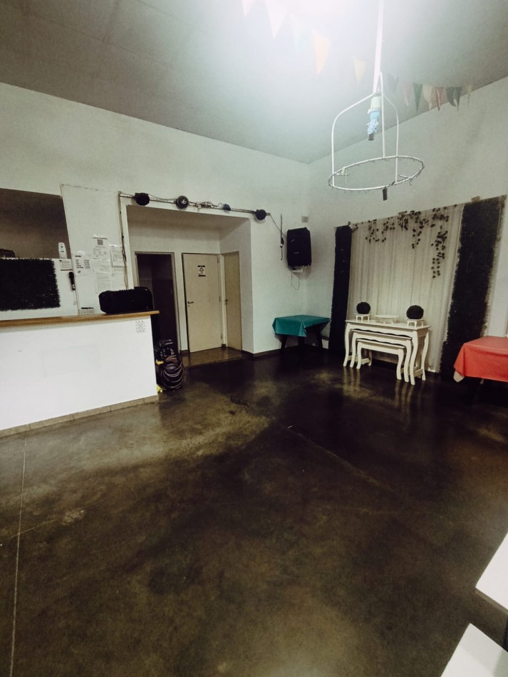 Oportunidad comercial en esquina - Salon de eventos + peluqueria