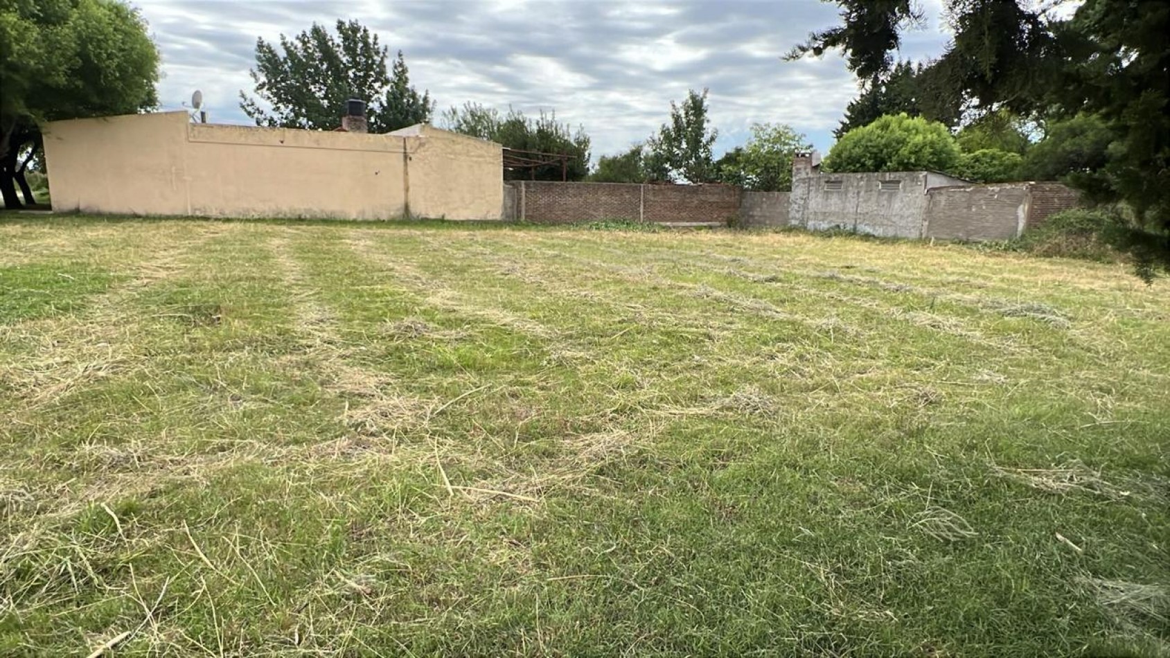 En venta gran terreno ideal casaquinta 1800 metros cuadrados Colonia Avellaneda 