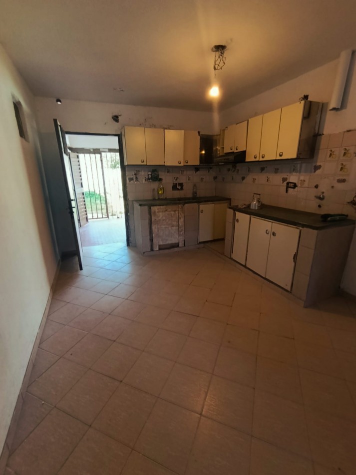 En venta casa 3 dormitorios Domingo Comas al 400