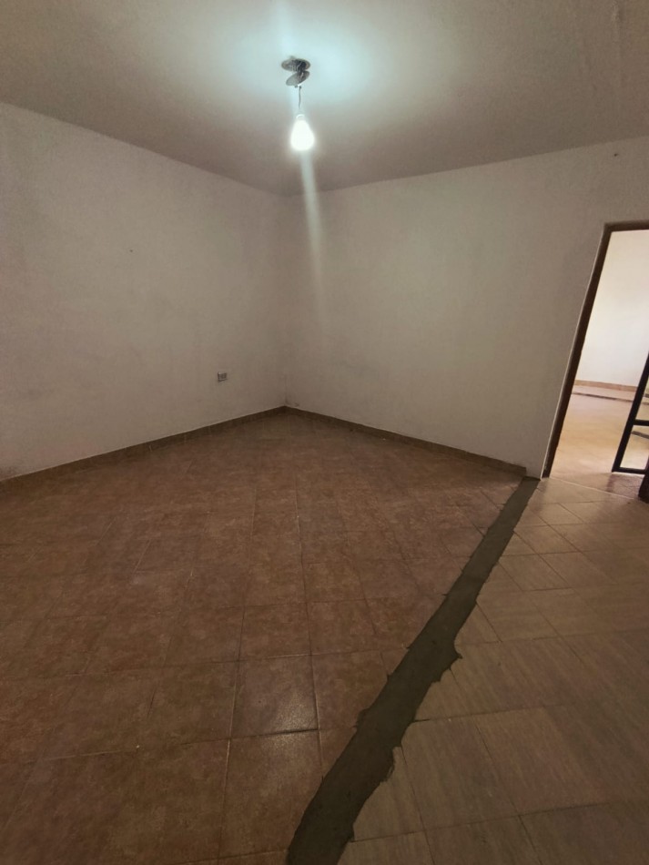 En venta casa 3 dormitorios Domingo Comas al 400