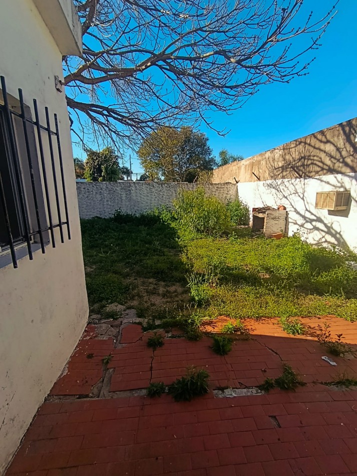 En venta casa 3 dormitorios Domingo Comas al 400