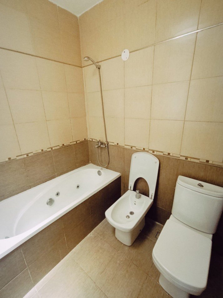 Amplia casa en alquiler. Perfecto Estado.