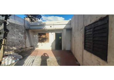 Venta propiedad a reciclar de dos dormitorios en buena ubicacion 