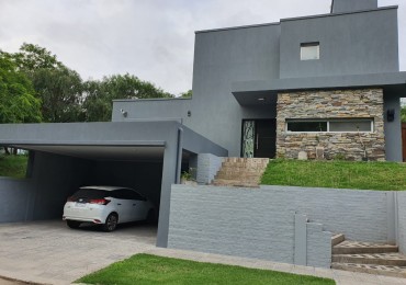 Casa de Lujo en Puerto Urquiza 