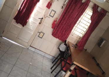 En venta casa con local comercial y departamento 