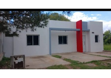 Amplia y moderna casa en calle Garrigo.