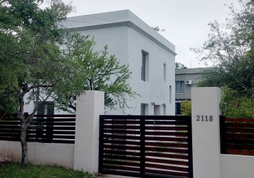 Amplia casa en Complejo  Zona Toma.